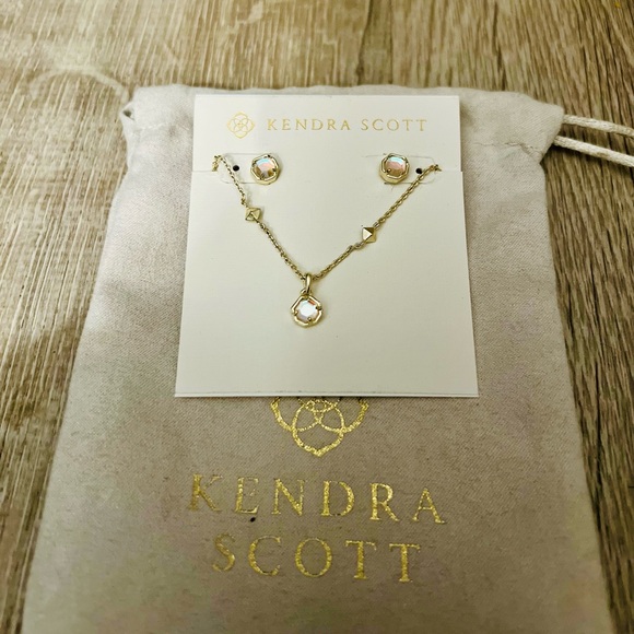 Kendra Scott Nola Gold Pendant Necklace, Earrings, & Bracelet in Dichroic Glass - Picture 5 of 10